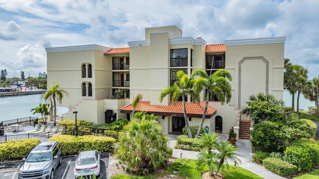 7403 Bayshore Dr. #305, Treasure Island, FL 33706