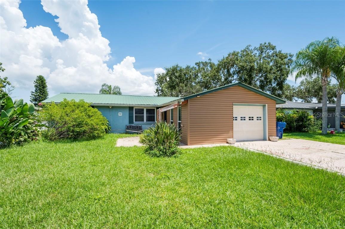 2640 Albion St., Holiday, FL 34691