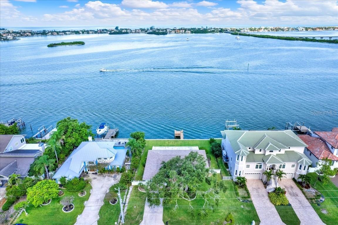 218 Driftwood Ln., Largo, FL 33770