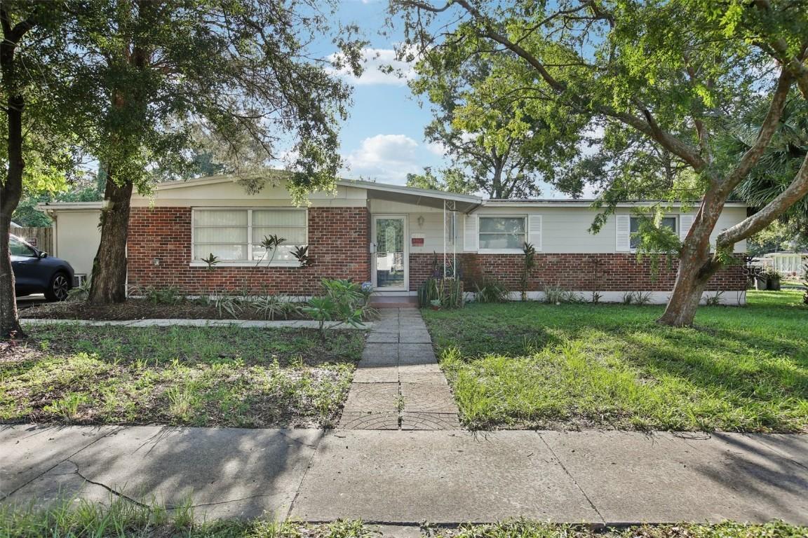 9801 N Forest Hills Dr., Tampa, FL 33612