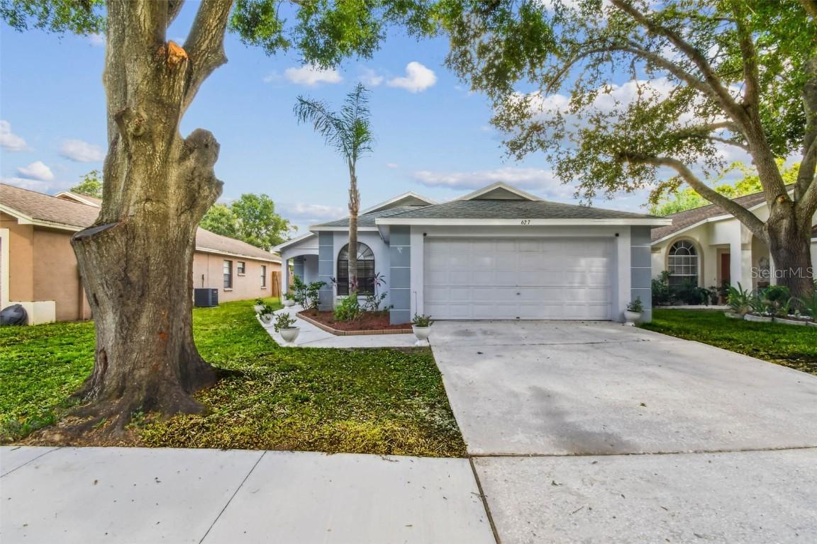 627 Sand Ridge Dr., Valrico, FL 33594