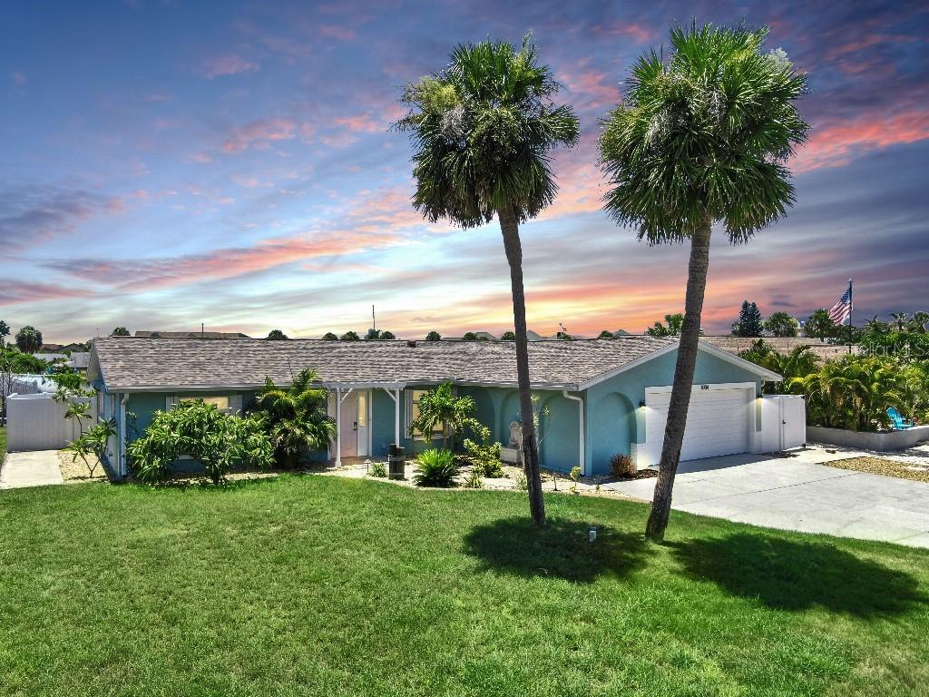 1004 Sago Palm Way, Apollo Beach, FL 33572