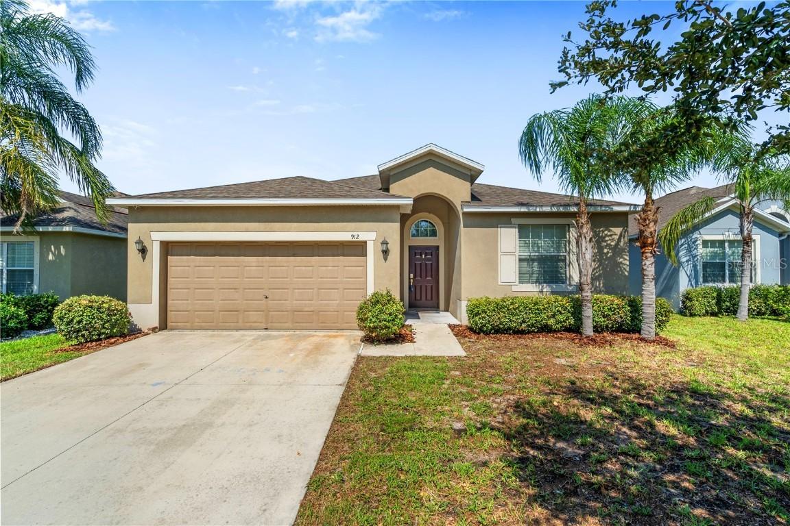 912 Meadow Glade Dr., Ruskin, FL 33570