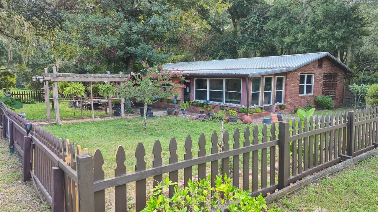 505 N State Road 21, Hawthorne, FL 32640