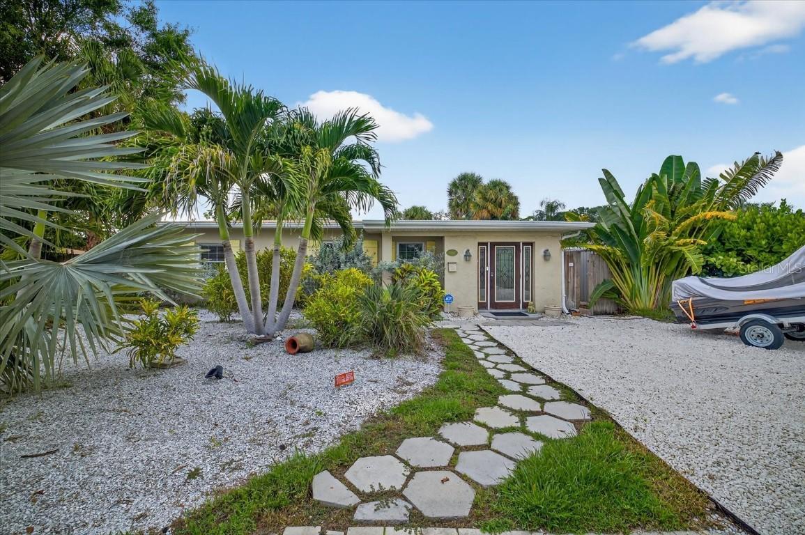 6389 2nd Ave., St Petersburg, FL 33710