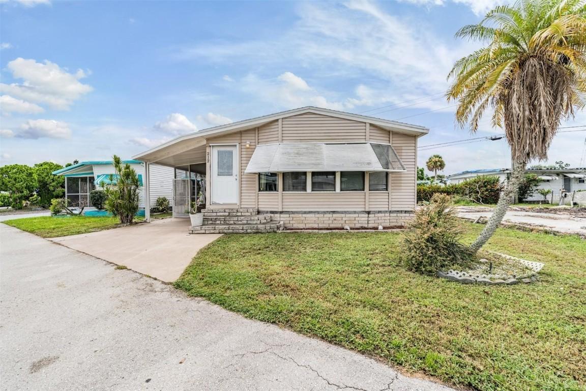 212 52nd Avenue Plz., Bradenton, FL 34207