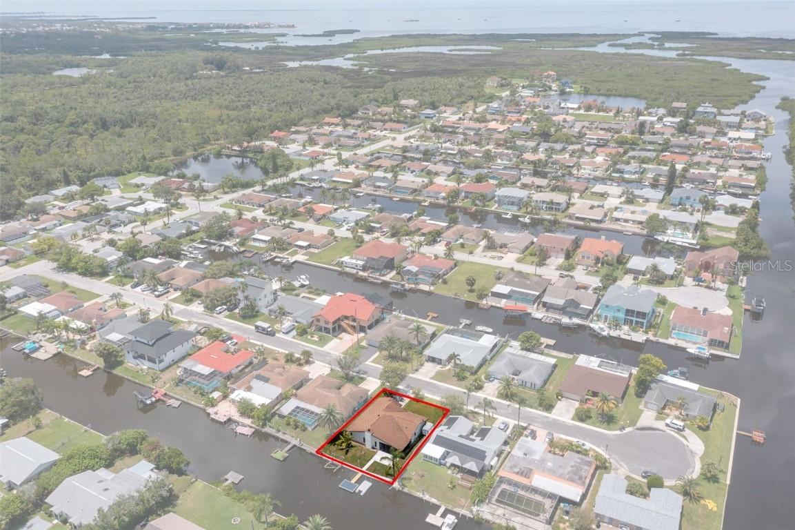 9910 Island Harbor Dr., Port Richey, FL 34668