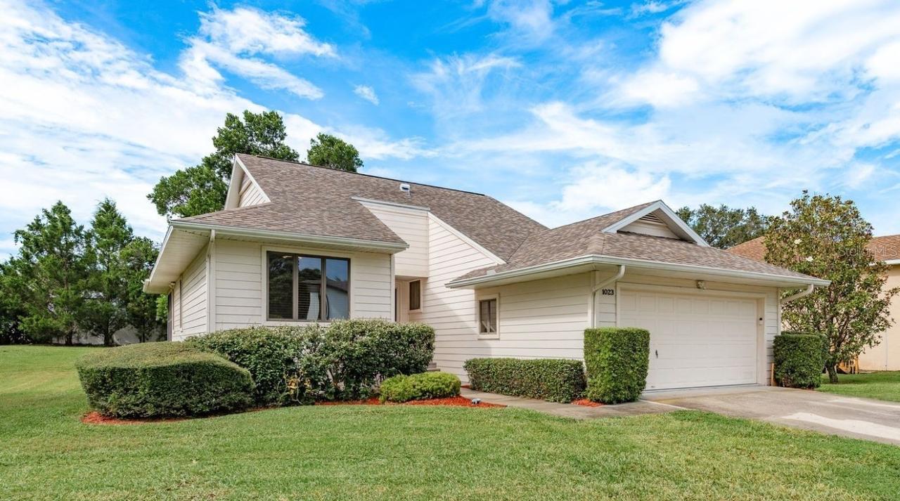1023 Lake Avoca Pl., Tarpon Springs, FL 34689