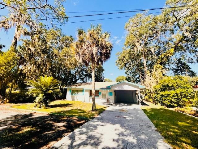 6125 Beacon Point Dr., Weeki Wachee, FL 34607