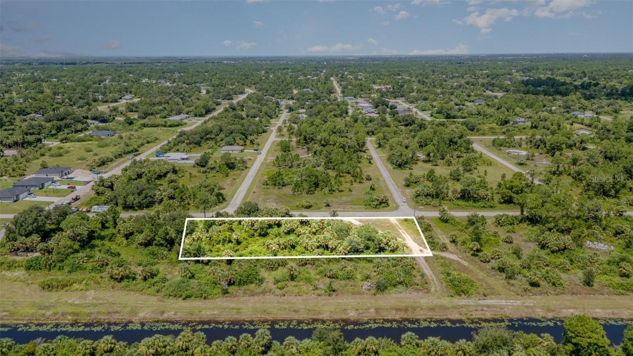 565 Naples Ave., Lehigh Acres, FL 33974