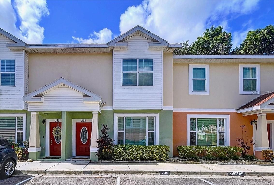 235 Alexander Woods Dr., Plant City, FL 33563