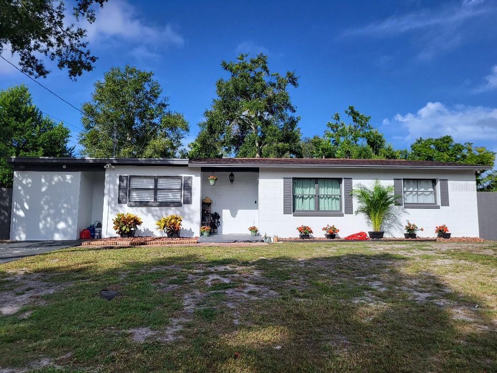 995 Emerald Dr., Mount Dora, FL 32757