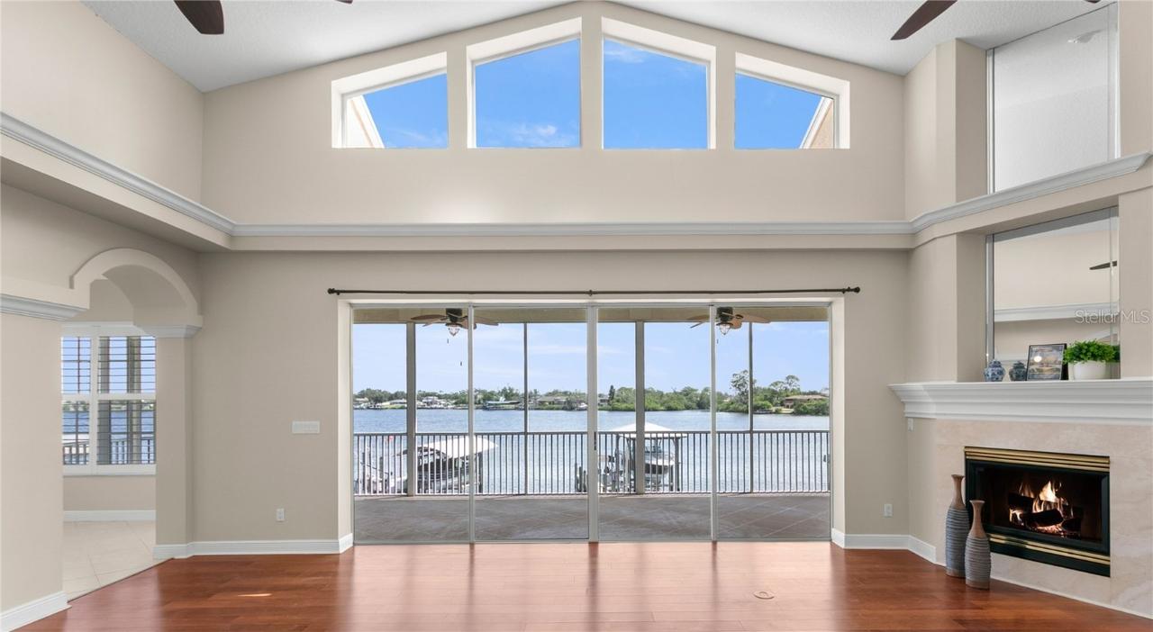 636 Bayshore Dr., Tarpon Springs, FL 34689