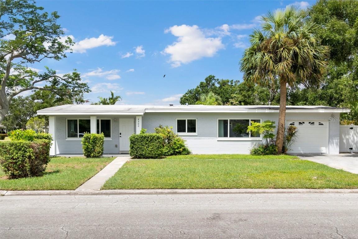 4300 Maple St., St Petersburg, FL 33703