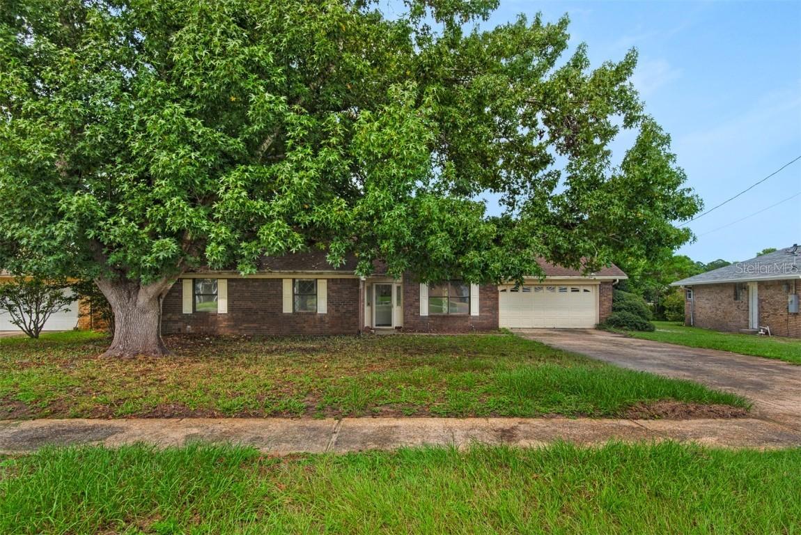 228 Lakeside Ln., Mary Esther, FL 32569