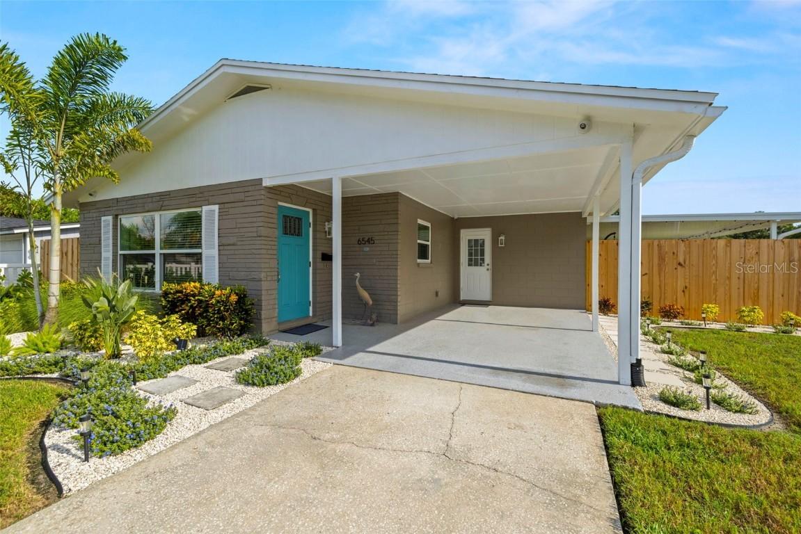 6545 S West Shore Cir., Tampa, FL 33616