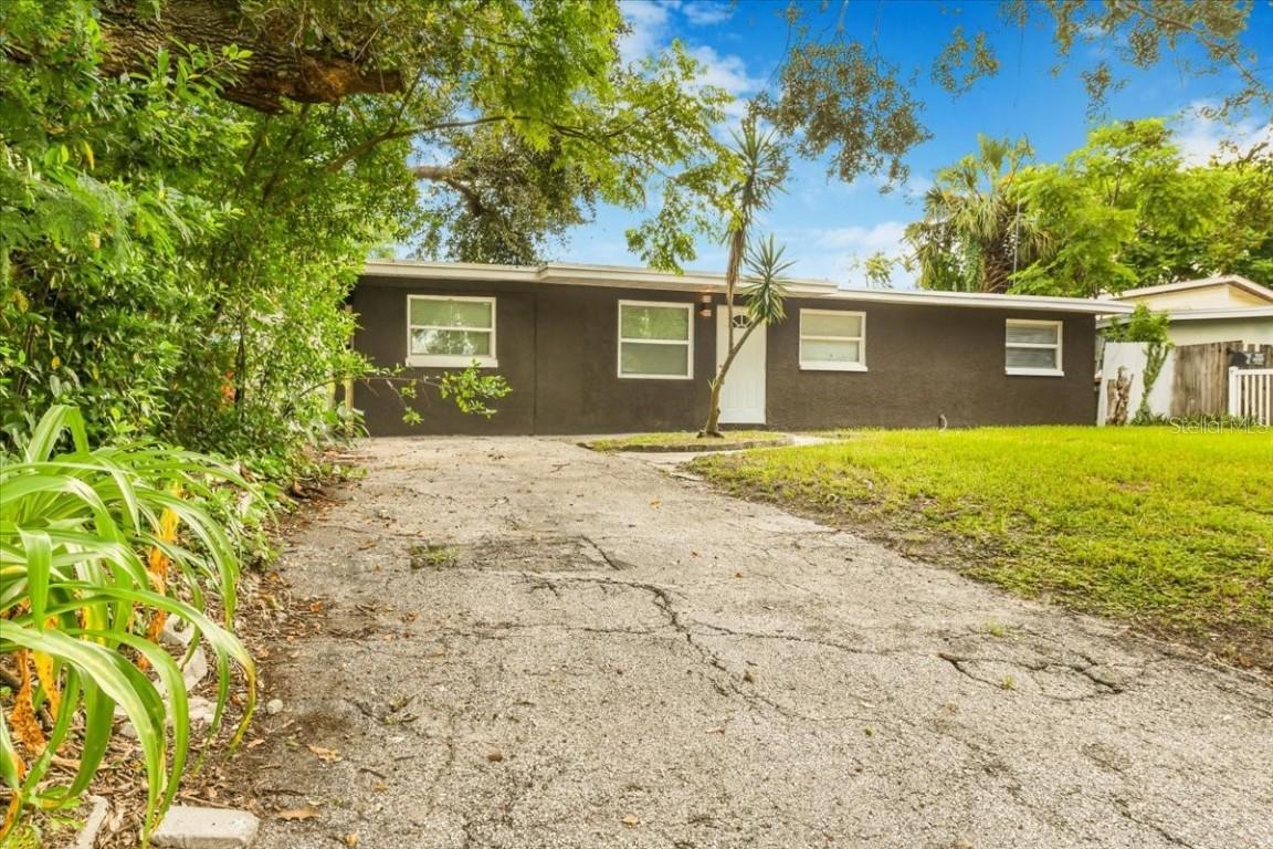 2110 Alemanda Dr., Clearwater, FL 33764