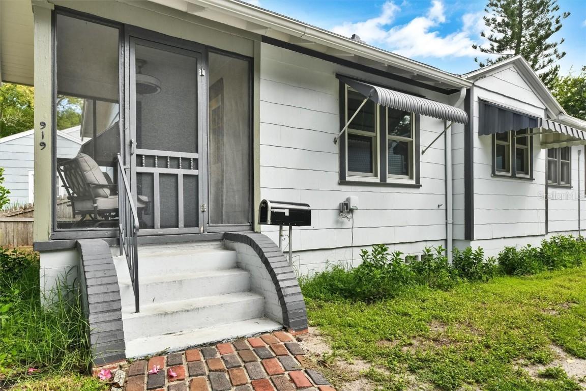 919 29th St., St Petersburg, FL 33713