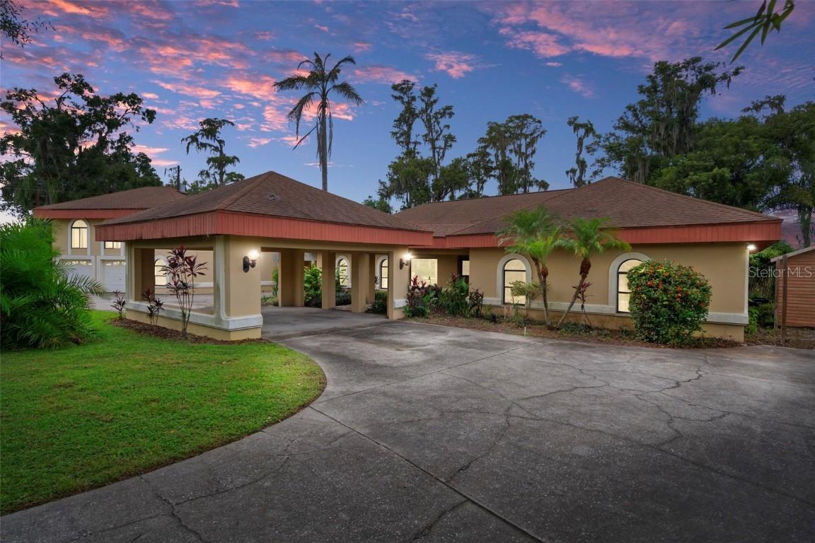 228 Lakeside Dr., Lutz, FL 33549