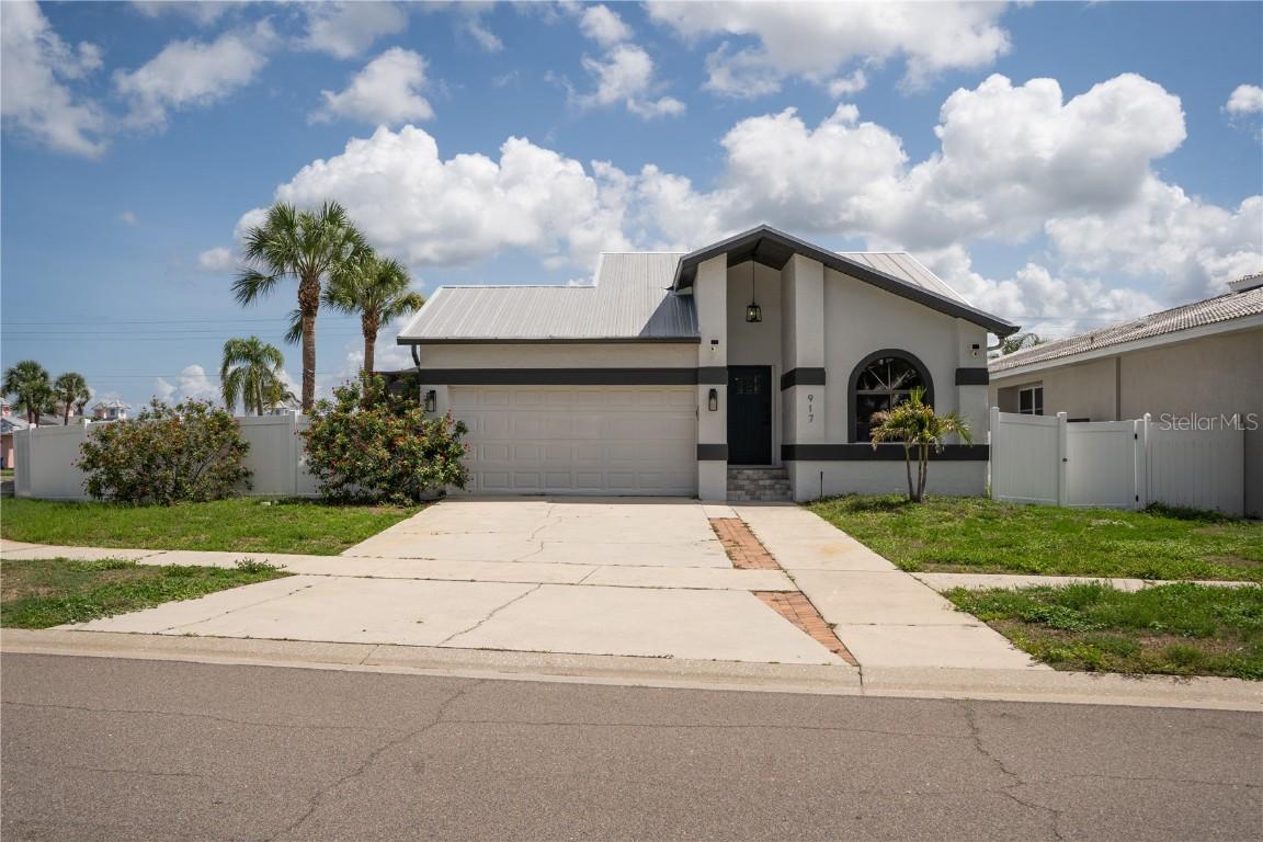 917 Shagos Dr., Apollo Beach, FL 33572