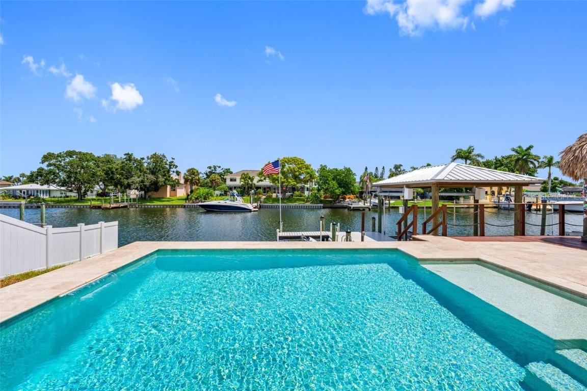 725 Flamingo Dr., Apollo Beach, FL 33572