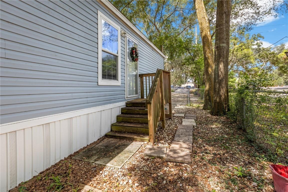 6312 12th St., Zephyrhills, FL 33542