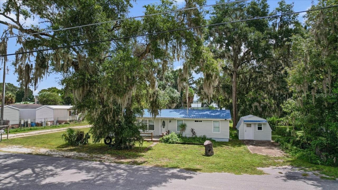 1955 Cr 439c, Lake Panasoffkee, FL 33538