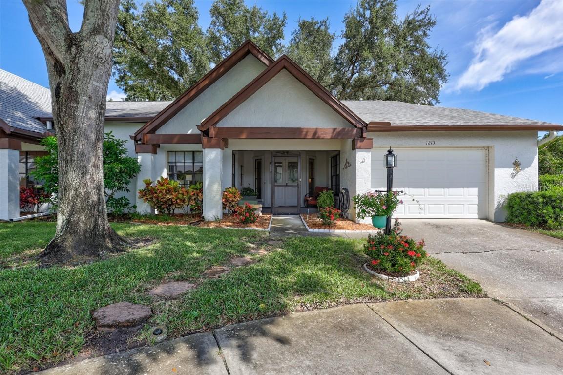 1213 Camelot Ct., Palm Harbor, FL 34684
