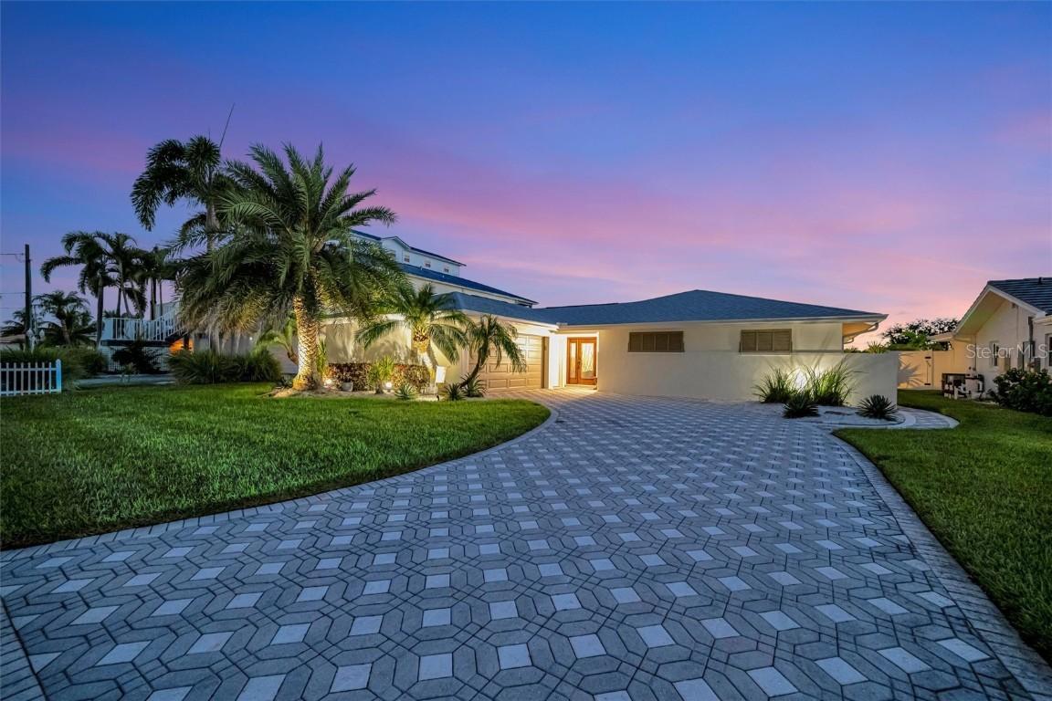 11750 5th St., Treasure Island, FL 33706