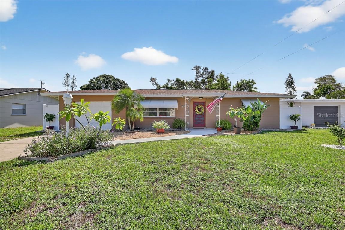 4805 22nd St., Bradenton, FL 34207