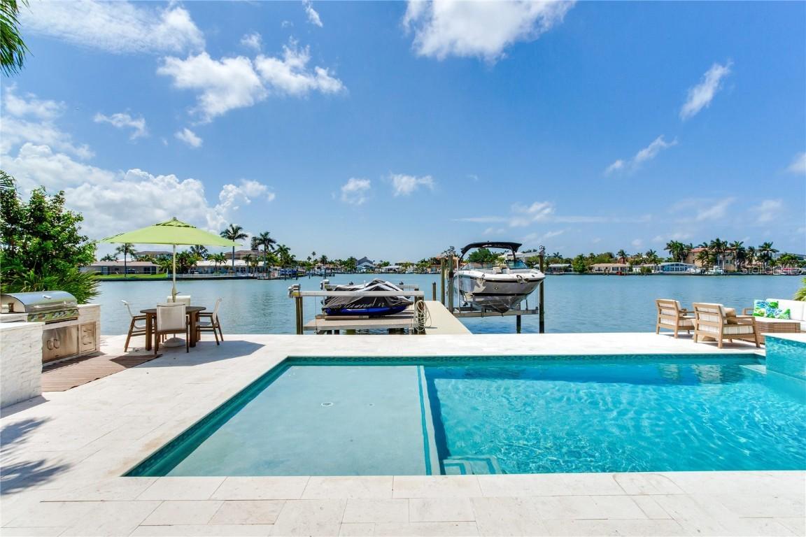 17081 Dolphin Dr., North Redington Beach, FL 33708