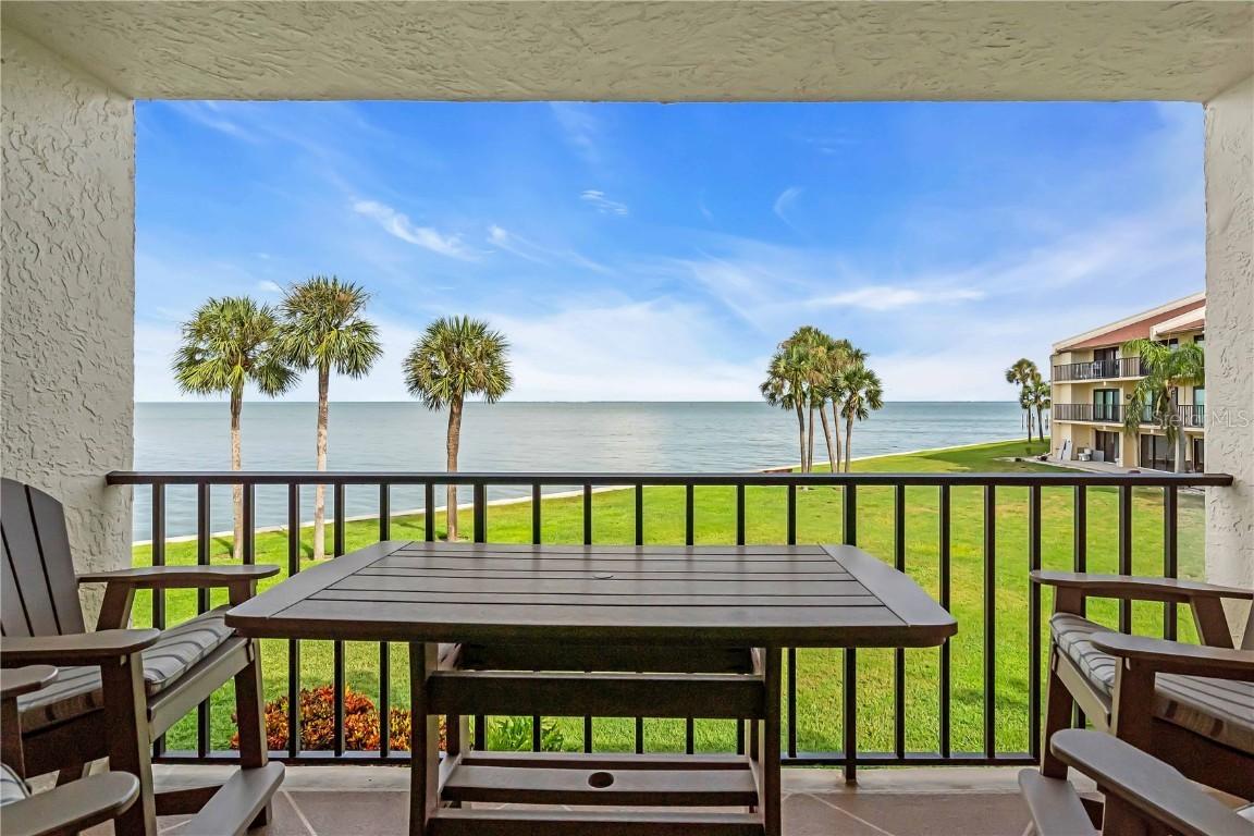 7520 Sunshine Skyway Ln. #T25, St Petersburg, FL 33711