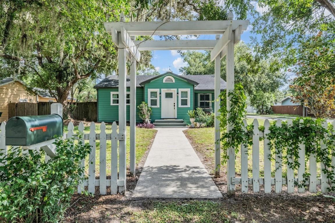 1201 E Hanna Ave., Tampa, FL 33604