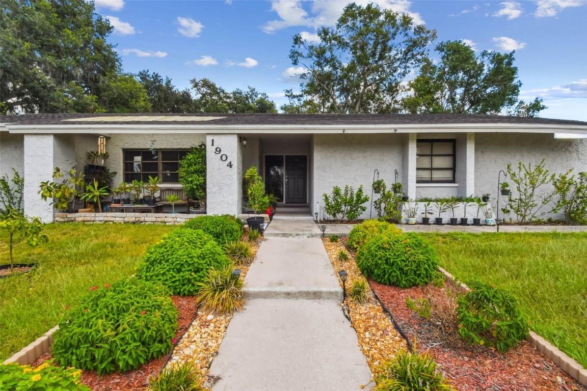 1904 Teakwood Dr., Plant City, FL 33563