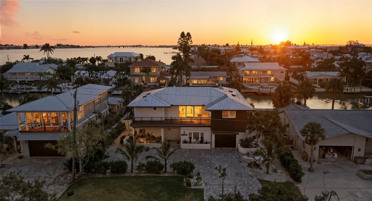 405 28th St., Holmes Beach, FL 34217