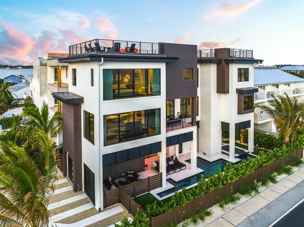 101 S 7th St., Bradenton Beach, FL 34217