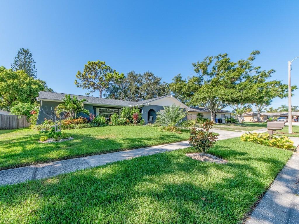 2331 Robyn Ct., Dunedin, FL 34698
