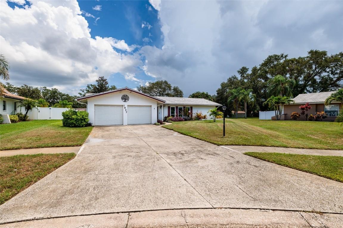 1027 Grovewood Ct., Clearwater, FL 33764