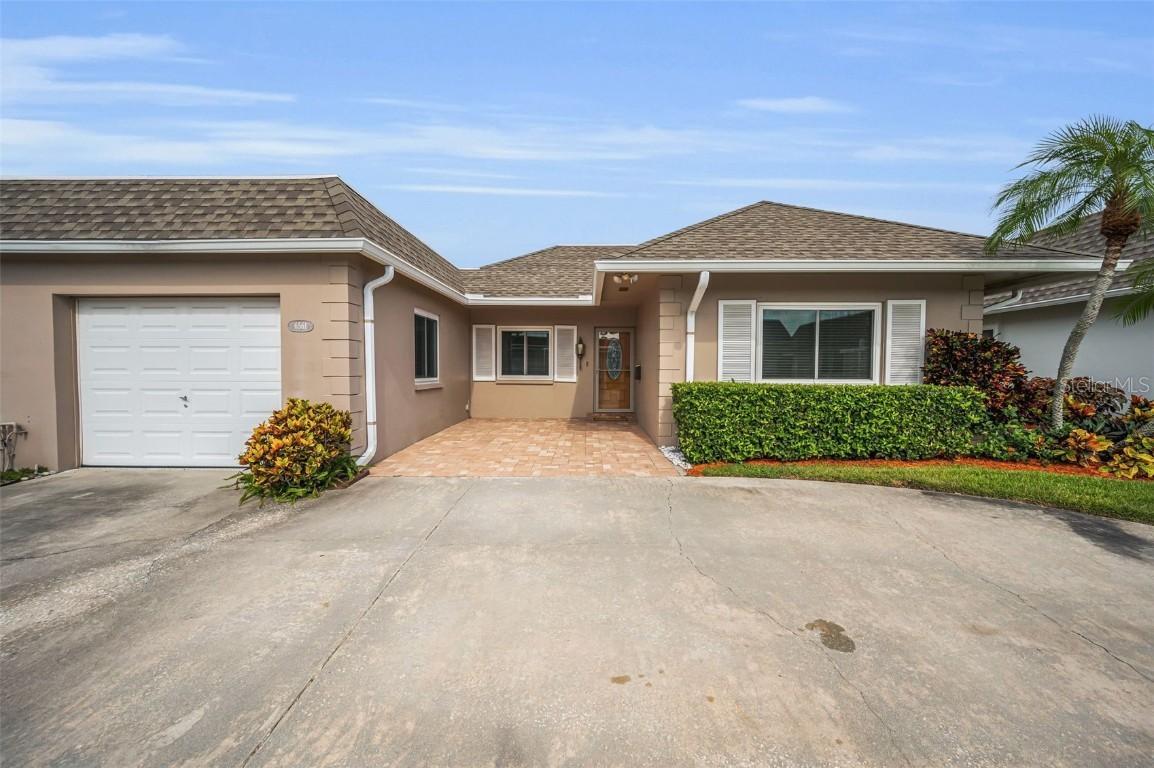 6561 Golden Horseshoe Dr., Seminole, FL 33777
