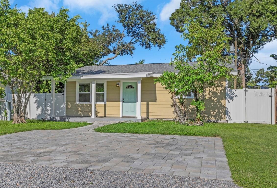2619 Miriam St., Gulfport, FL 33711