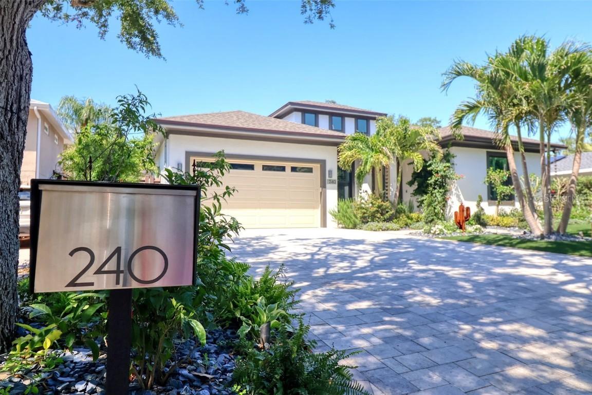 240 Grove Cir., Dunedin, FL 34698