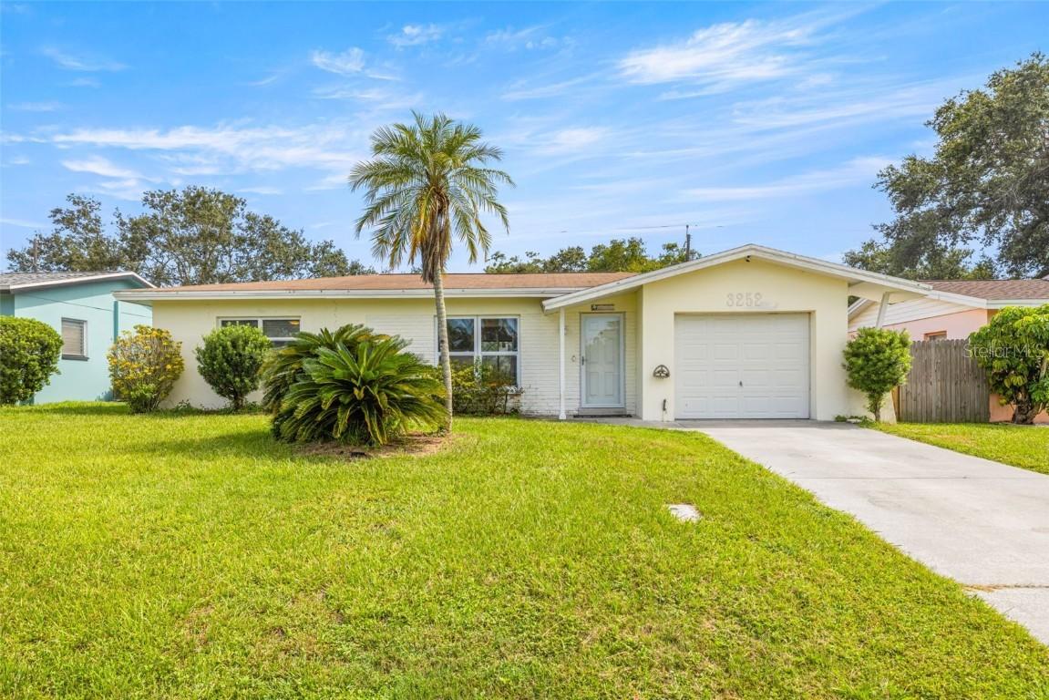 3252 21st Pl., Largo, FL 33774