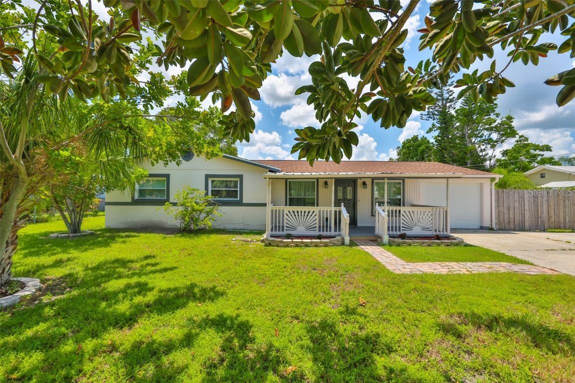 812 White Heron Blvd., Ruskin, FL 33570