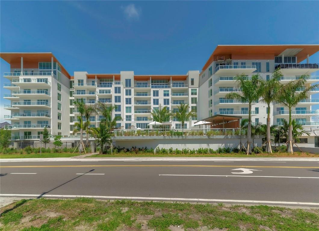 1020 Sunset Point Rd. #302, Clearwater, FL 33755