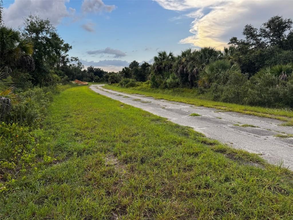 Hamburg Dr., North Port, FL 34288