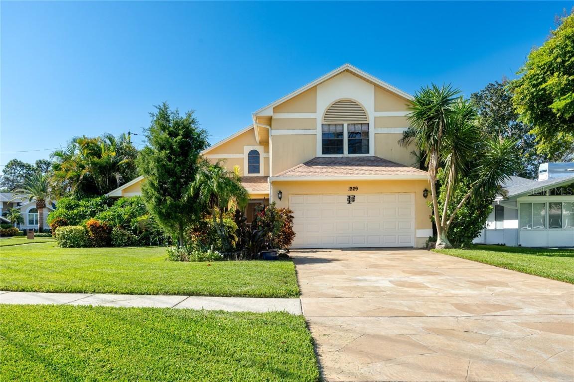 1229 Holiday Dr., Tarpon Springs, FL 34689