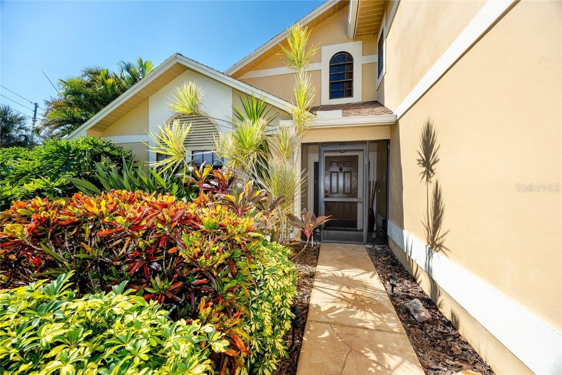1229 Holiday Dr., Tarpon Springs, FL 34689