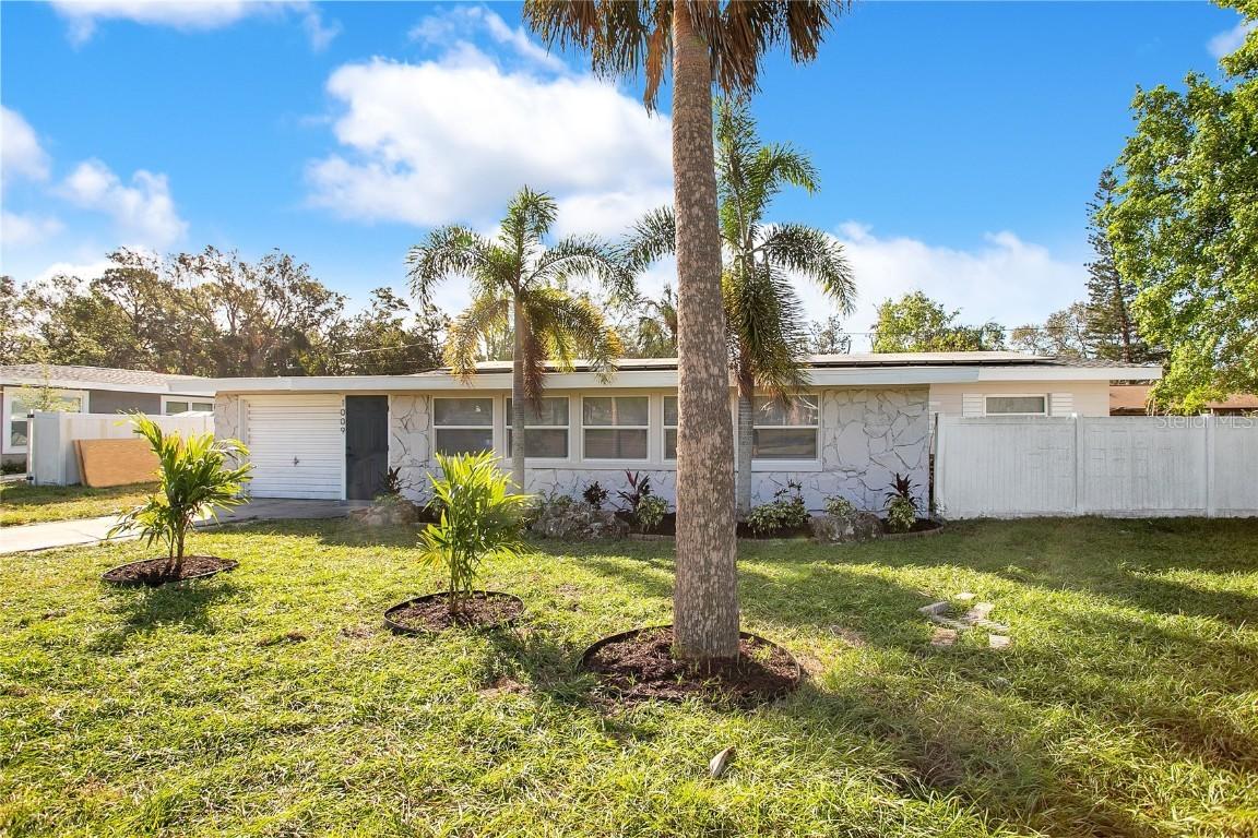 1009 Farragut Dr., St Petersburg, FL 33710