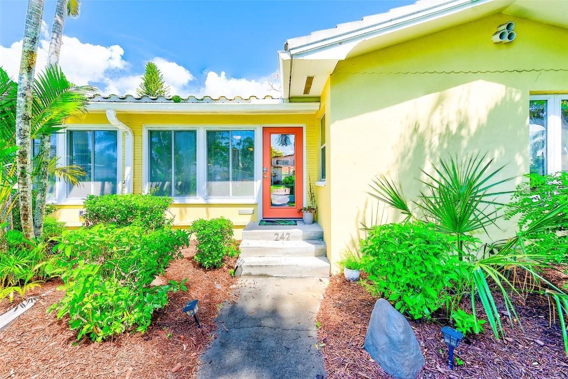 240-242 Mateo Way, St Petersburg, FL 33704