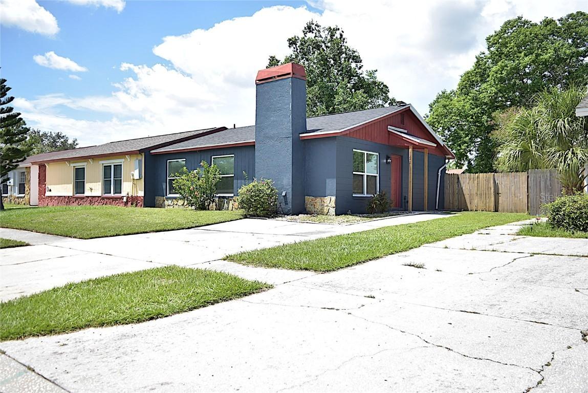 1242 Mohrlake Dr., Brandon, FL 33511